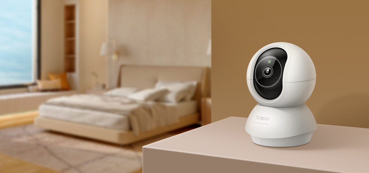 Kamera TP-LINK Tapo C230 Wewnętrzna, Wi-Fi, Kamera obrotowa, Monitoring, kontrola, dom, bezpieczeństwo, Kamera domowa ustawiona w sypialni.
