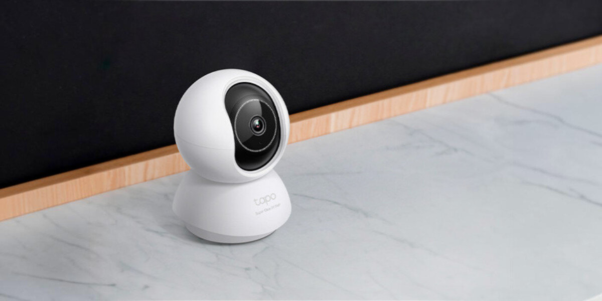 Kamera TP-LINK Tapo C230 Wewnętrzna, Wi-Fi, Kamera obrotowa, 3K, obraz, szczegóły, jakość, Kamera monitorująca na szafce w pokoju.