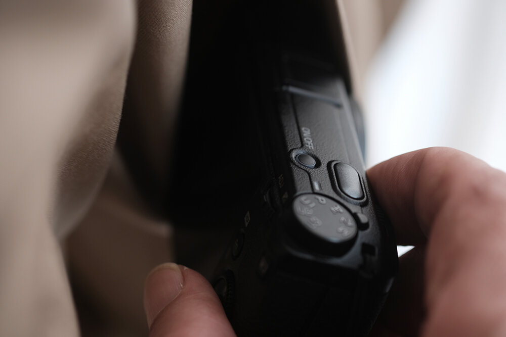 Aparat cyfrowy RICOH GR III HDF chowany w kieszeni uruchamianie zdjęcia seryjne