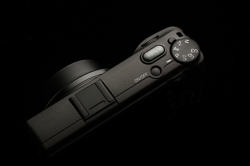 Aparat cyfrowy RICOH GR IIIx HDF kadr od góry mobilność seria fotografia