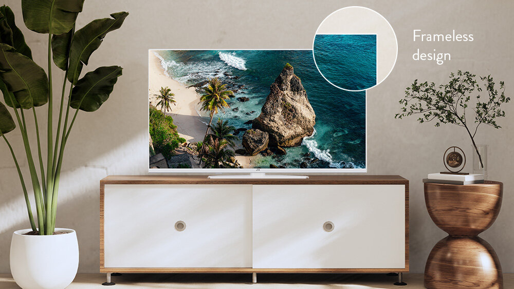 Telewizor JVC LT-40VQF55DW - Gustowna biel, telewizor stojący na komodzie