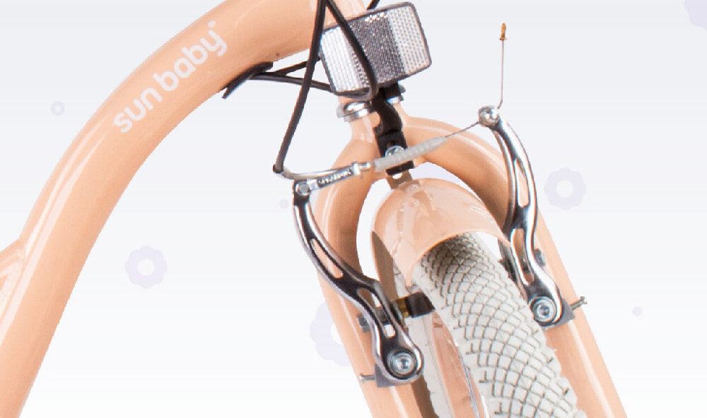 Rower młodzieżowy SUN BABY Flower Bike 24 cale dla dziewczynki Morelowy zbliżenie na przedni hamulec zdjęcie na jasnym tle podstawa bezpieczeństwa hamulce V-Brake lekkie duża siła hamowania hamulce z przodu i z tyłu podwójny pakiet bezpieczeństwa dźwignie umieszczone na manetkach