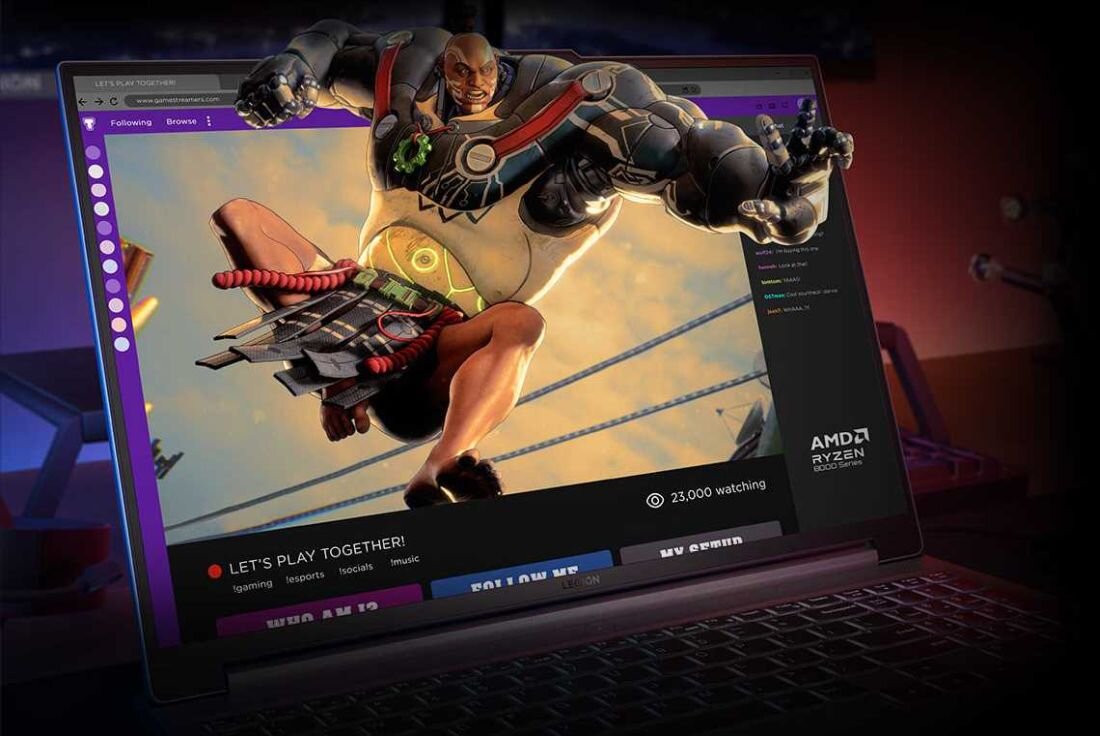Laptop Lenovo Legion Slim 5 z wyświetlonym dynamicznym streamem gry na platformie Twitch, na ekranie postać superbohatera w komiksowym stylu, logo AMD Ryzen 8000 Series w prawym dolnym rogu, gamingowe tło z fioletowym oświetleniem. - Laptop gamingowy