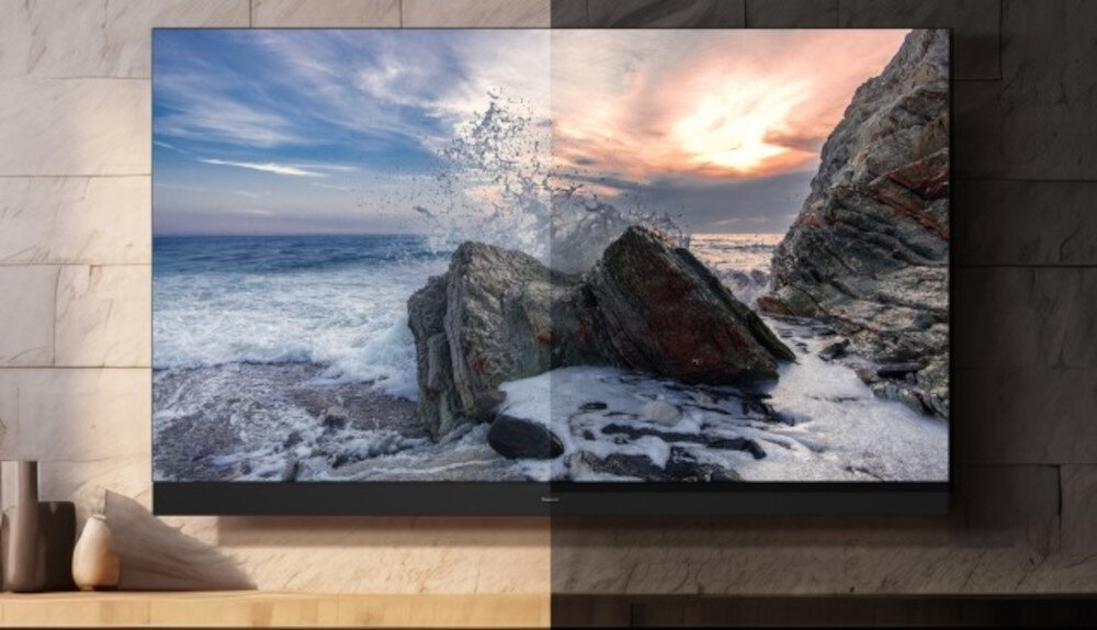 Telewizor PANASONIC TV77Z93AEG Dolby Vision IQ HDR kontrast kolory adaptacja, telewizor zawieszony na ścianie w warunkach dziennych oraz nocnych
