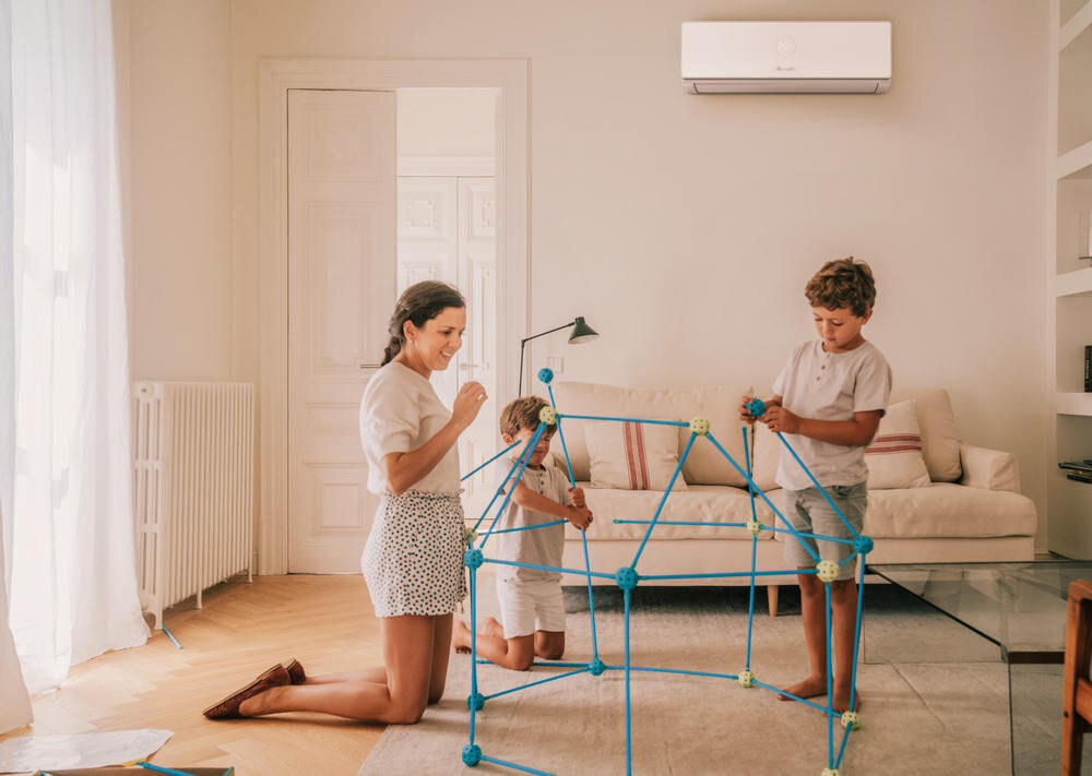 KLIMATYZATOR SPLIT BOSCH CLIMATE 4000I 26 E Dopasuj klimat do potrzeb Jednostka wewnętrzna i pilot Automatyczne sterowanie nawiewem w pionie i poziomie Funkcja Follow Me Tryb Wind Avoid Me Programowalny pilot dopasowanie ustawienia potrzeby komfort wygoda