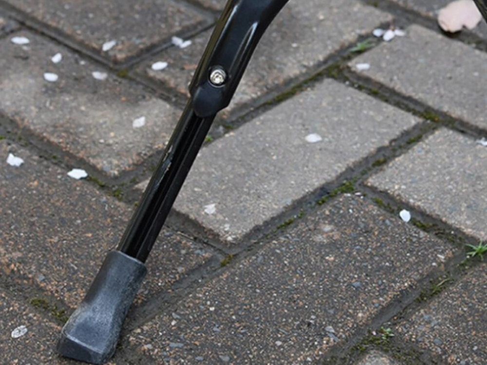 Stopka do roweru EXTRALINK 14408 chodnik stopka oparta na chodniku stabilne ustawienie roweru bez konieczności opierania go o ścianę czy kładzenia na ziemi ułatwia szybkie zatrzymanie się i bezpieczne pozostawienie jednośladu w dowolnym miejscu