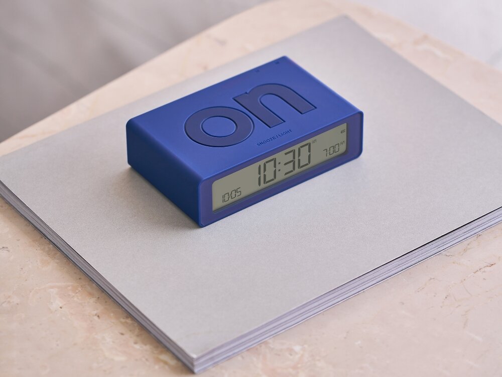 Budzik LEXON Flip Mini
            budzik na szafce rozmiar kompaktowa wersja poręczny funkcjonalny podróże