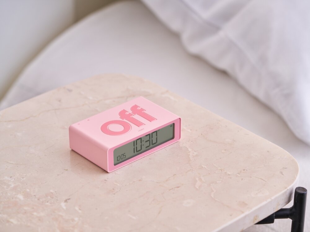 Budzik LEXON Flip Mini
            budzik na szafce akumulator bateria ładowanie usb-c żywotność