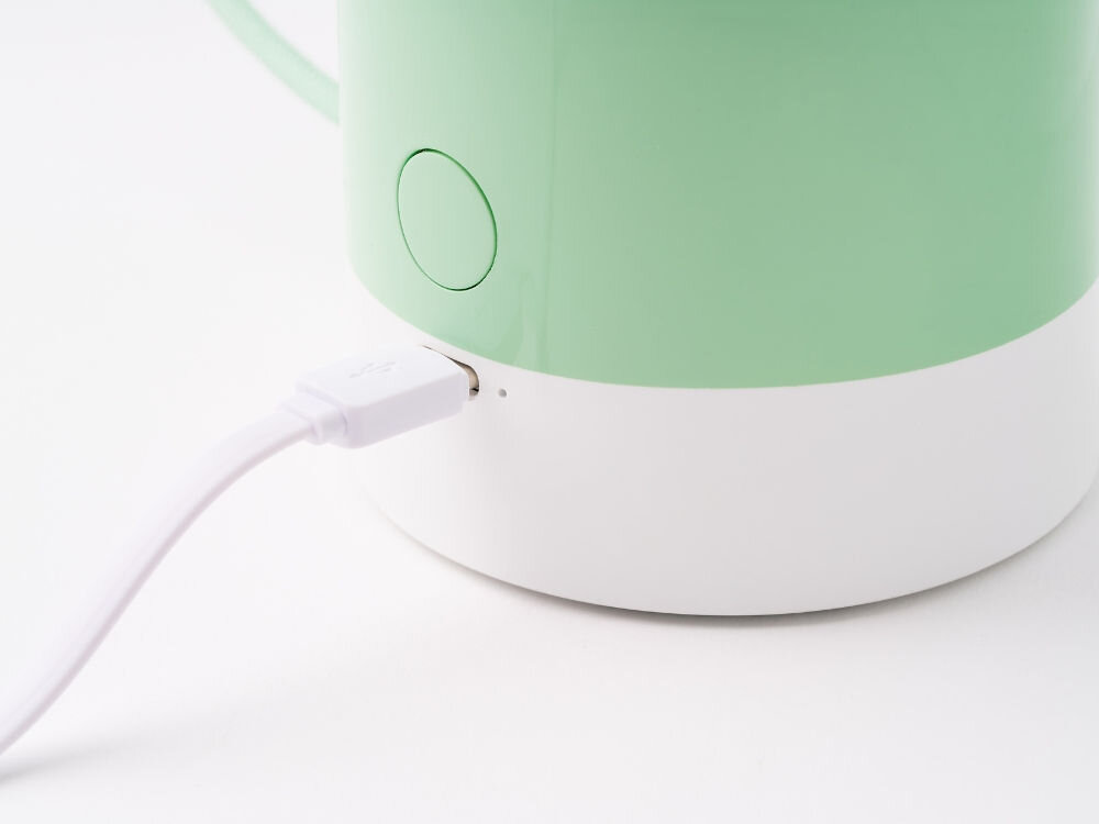 Lampka stołowa LEXON Orbe X Pantone LH88PT-M Miętowy
            lampka ze wpiętym kablem do ładowania usb-c ładowanie odporność na zachlapania usb-c lekka konstrukcja tworzywo abs