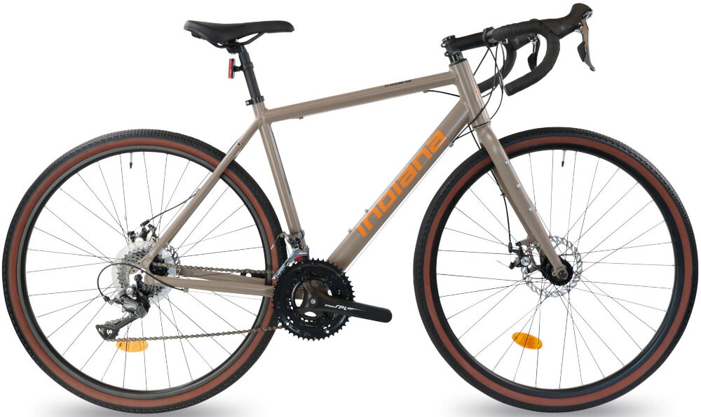 Rower gravel INDIANA Claris M22 28 cali męski Zielony rower na białym tle widoczny z boku komfort jazdy odpowiednia kontrola nad rowerem 22-calowa aluminiowa rama rower jest bardzo zwinny lekki łatwo podnieść go odporność na korozję wybór rozmiaru ramy Twój wzrost mierzony w zrelaksowanej pozycji typ roweru