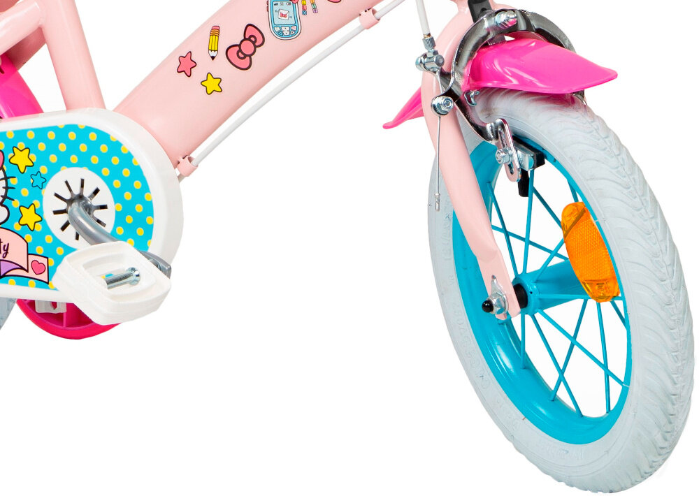 Rower dziecięcy TOIMSA Hello Kitty 12 cali dla dziewczynki zbliżenie na przednie koło zdjęcie na białym tle koła pompowane w rozmiarze 12 cali mocne obręcze z wysokiej jakości tworzywa sztucznego dobra przyczepność aluminiowe obręcze zachowanie regularnego kształtu kół stabilne trzymanie opony bezpieczna jazda błotniki elegancki osłaniają odzież wygląd regularne sprawdzanie ciśnienia powietrza wartość na bocznej części opony