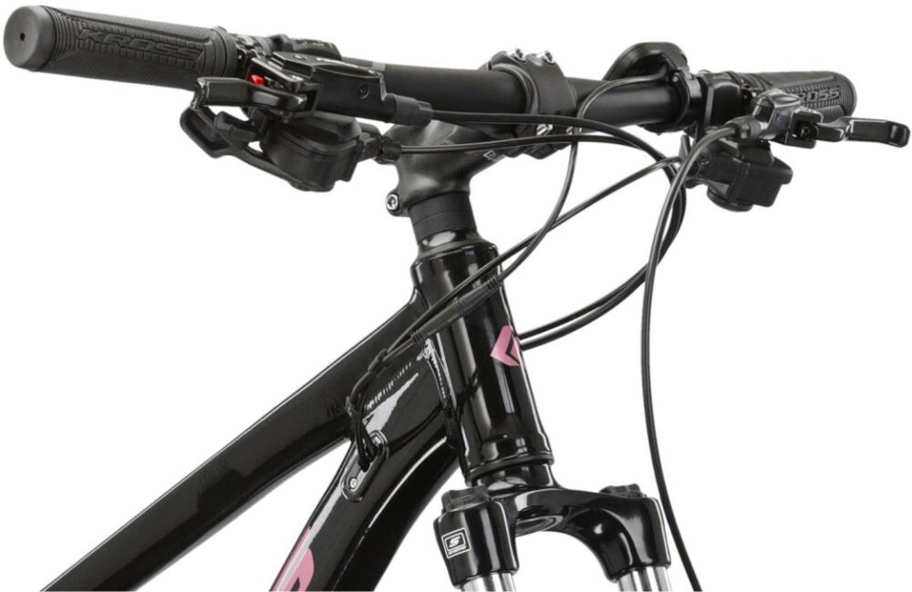 Rower elektryczny KROSS Lea Boost 522 D16 27.5 cala Czarno-różowy kierownica na białym tle zbliżenie na wyświetlacz aluminiowa kierownica manetki pokryte antypoślizgowym materiałem pewny chwyt komputer pokładowy monitorowanie kluczowych parametrów