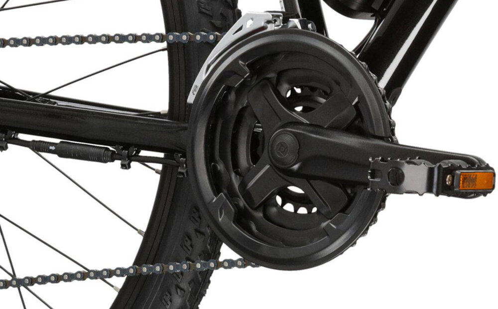 Rower elektryczny KROSS Lea Boost 522 D16 27.5 cala Czarno-różowy zbliżenie na korbę i kasetę lekka i wydajna korba marki PROWHEEL typu 24/34/42T x 170 mm kaseta SHIMANO typu TZ500 14-28T solidny wytrzyma obciążenie nawet w trudnych warunkach wytrzyma bardzo duży nacisk na pedały