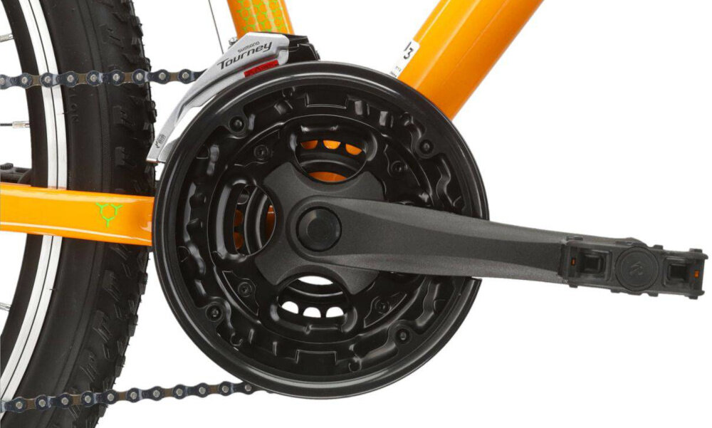 Rower górski MTB KROSS Hexagon 1.0 M19 26 cali męski Pomarańczowo-zielony zbliżenie na korbę kasetę i łańcuch lekka wydajna konstrukcja korby korba WHEEL TOP typu 24-34-42T x 170 mm kaseta SHIMANO typu TZ500 14-28T solidność wytrzyma bardzo duży nacisk na pedały