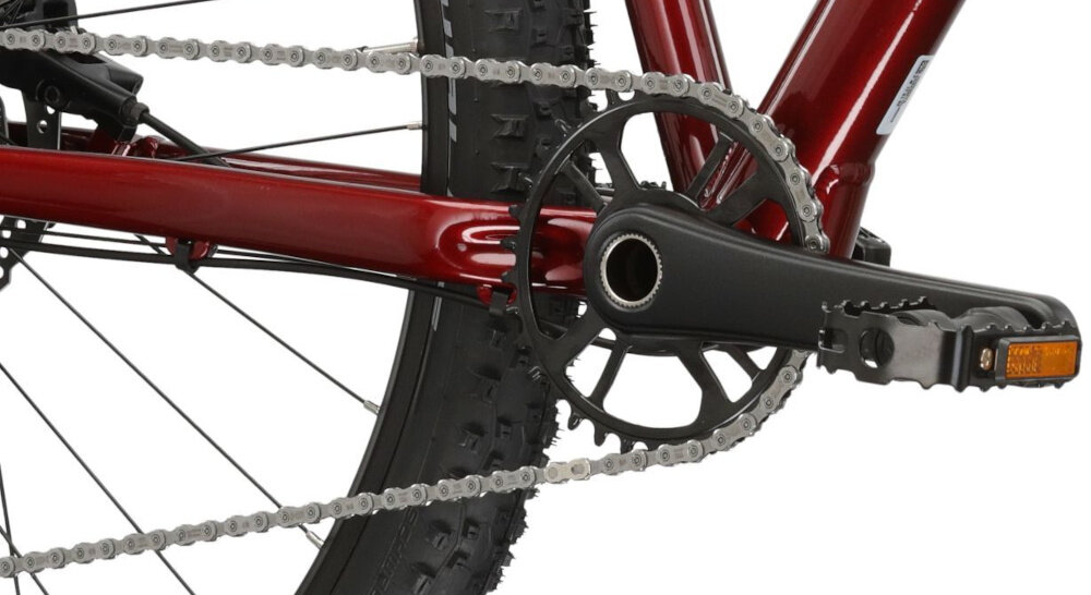 Rower górski MTB KROSS Level 6.0 M17 29 cali męski Rubinowo-srebrny zbliżenie na korbę kasetę i łańcuch lekka wydajna konstrukcja korby korba PROWHEEL typu MPX kaseta SENSAH typu MTB-CR-HR12 solidność wytrzyma bardzo duży nacisk na pedały