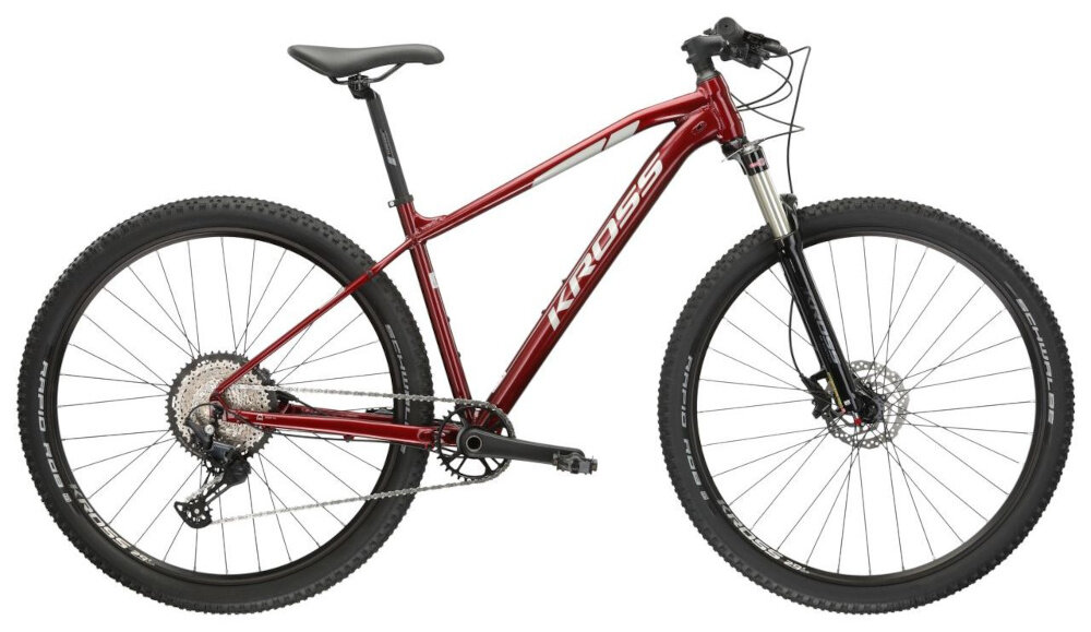 Rower górski MTB KROSS Level 6.0 M17 29 cali męski Rubinowo-srebrny rower na białym tle widoczny z boku specjalne gwinty możliwość przymocowania uchwytu na bidon