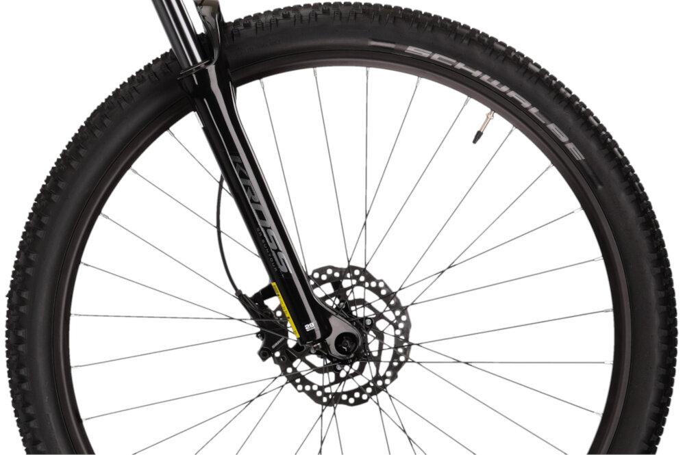 Rower górski MTB KROSS Level 4.0 M17 Prowheel 29 cali męski Szaro-czerwony zbliżenie na oponę rozmiar koła 29 cali łatwe pokonywanie przeszkód duży kontakt koła z podłożem szerokie opony marki SCHWALBE dobra przyczepność aluminiowe obręcze zachowanie regularnego kształtu kół stabilne trzymanie opony bezpieczna i komfortowa jazda regularne sprawdzanie ciśnienia powietrza wartość na bocznej części opony