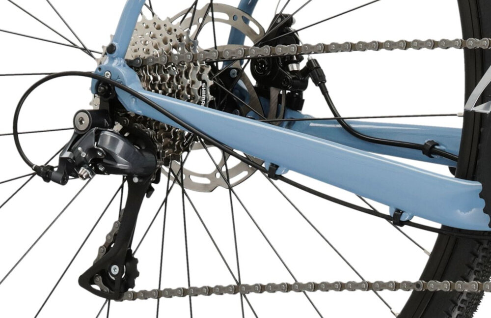 Rower gravel KROSS Esker 1.0 M19 28 cali męski Niebiesko-zielony zbliżenie na tylną przerzutkę 16 przełożeń przerzutki marki SHIMANO Claris duża wytrzymałość sprawne działanie zmiana biegów jest płynna i bezproblemowa