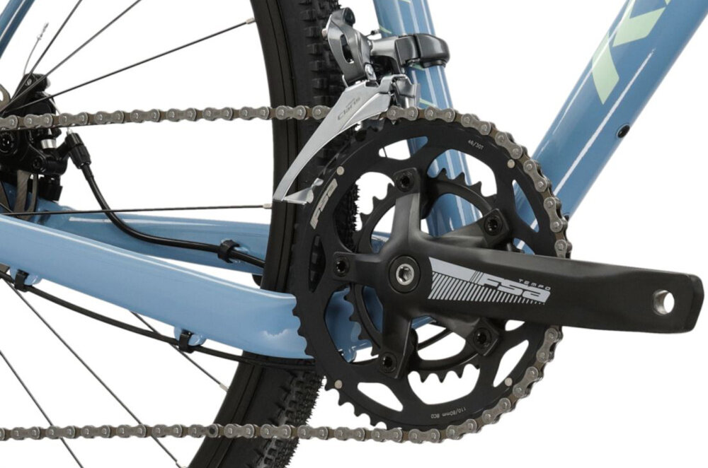 Rower gravel KROSS Esker 1.0 M19 28 cali męski Niebiesko-zielony zbliżenie na korbę i kasetę lekka i wydajna konstrukcja korby FSA typu 30-46T/175 kaseta SHIMANO typu HG41 11-32T rower jest solidny i wytrzyma obciążenie wytrzyma bardzo duży nacisk na pedały