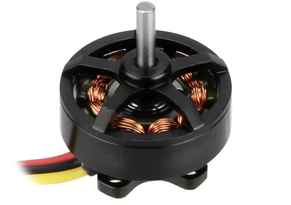 Silnik BETAFPV 1103 8500KV (4 szt.) Pojedynczy czarny silnik bezszczotkowy widoczny od góry na białym tle, z wyraźnym widokiem na miedziane uzwojenie, centralny wał oraz biały napis 1103 11000KV na bocznej ściance