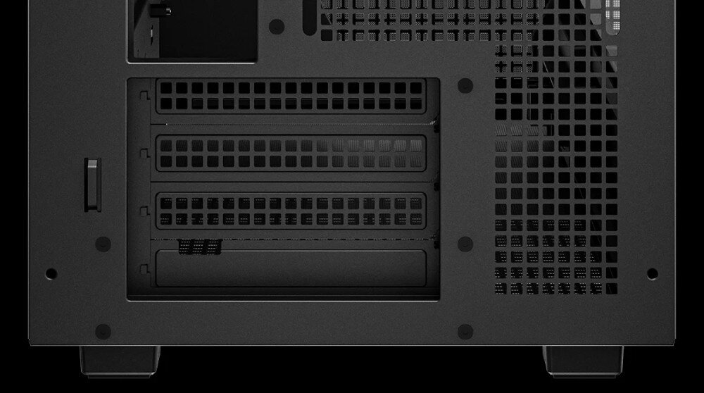 Obudowa DEEPCOOL CH260 widok na tylną część obudowy z czterema poziomymi slotami na karty rozszerzeń oraz perforowaną strukturą odprowadzającą ciepło