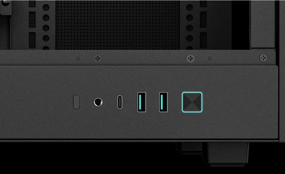Obudowa DEEPCOOL CH260 panel przedni obudowy z przyciskiem zasilania, dwoma portami usb typu a, jednym portem usb typu c oraz gniazdem audio na ciemnym tle