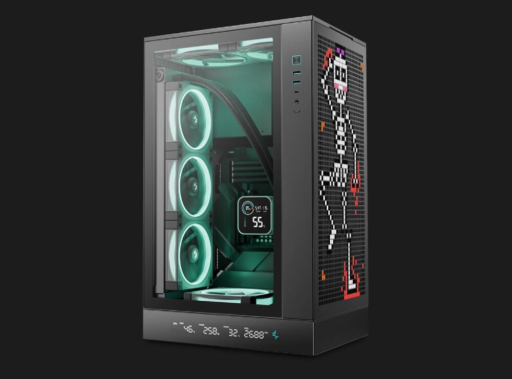 Obudowa DEEPCOOL CH270 Digital Wnętrze obudowy z pracującymi komponentami podświetlonymi na jasnoniebiesko oraz dekoracja z kolorowych elementów na bocznym panelu siatkowym