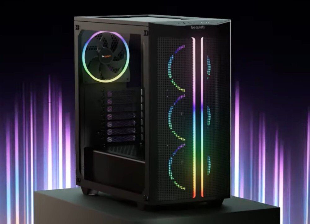 Komputer MAD DOG BQ500FX-A16DR32 Obudowa komputera z przodu i z boku, z trzema wentylatorami i pionowymi paskami LED. Tło rozświetlone fioletowo-różowym efektem świetlnym, obudowa, wygląd, wentylacja, porty, filtry