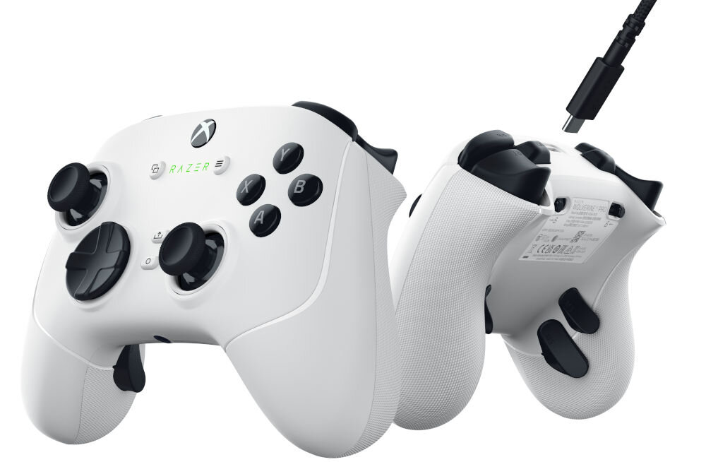 Kontroler RAZER Wolverine V3 Pro Biały prezentacja kontrolera od przodu i tyłu pod kątem na białym tle wraz z kablem dostosowanie wyzwalaczy precyzyjne sterowanie analogowe wibracje dotykowe