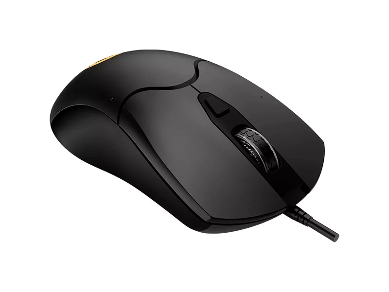Czarna mysz komputerowa z sześcioma przyciskami i przewodem, posiada podświetlane elementy RGB. Mysz ma ergonomiczny kształt i widoczny scroll z teksturą.
