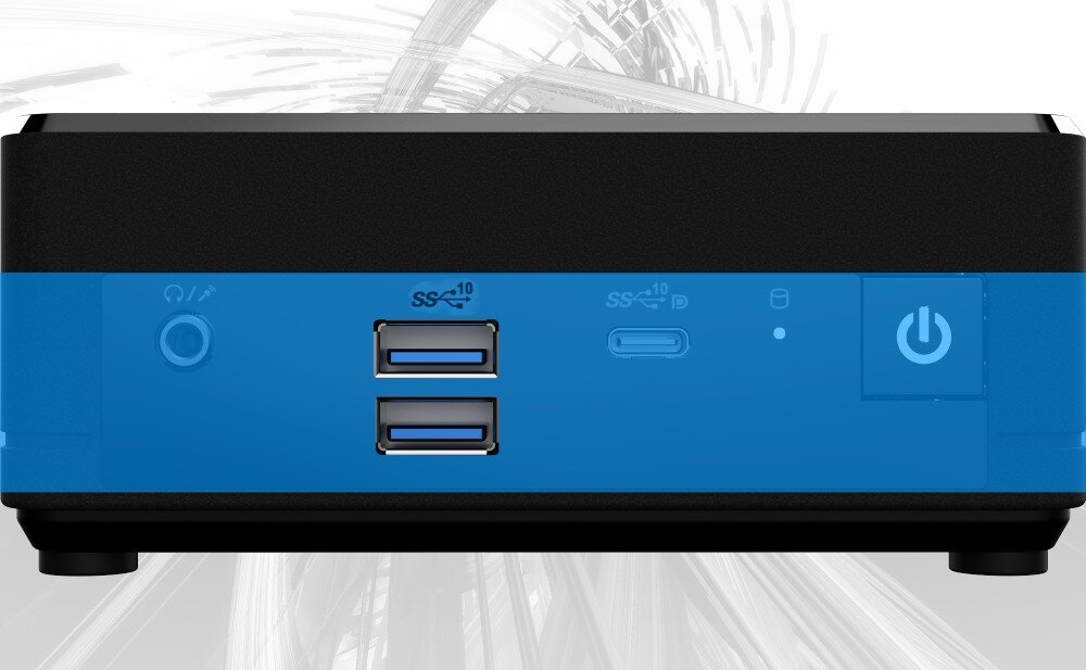 Komputer MSI Cubi N ADL-001BEU-RD Zbliżenie na przednią część obudowy z dwoma portami USB typu A, jednym portem USB typu C, gniazdem audio i przyciskiem zasilania, podłączenie akcesoriów