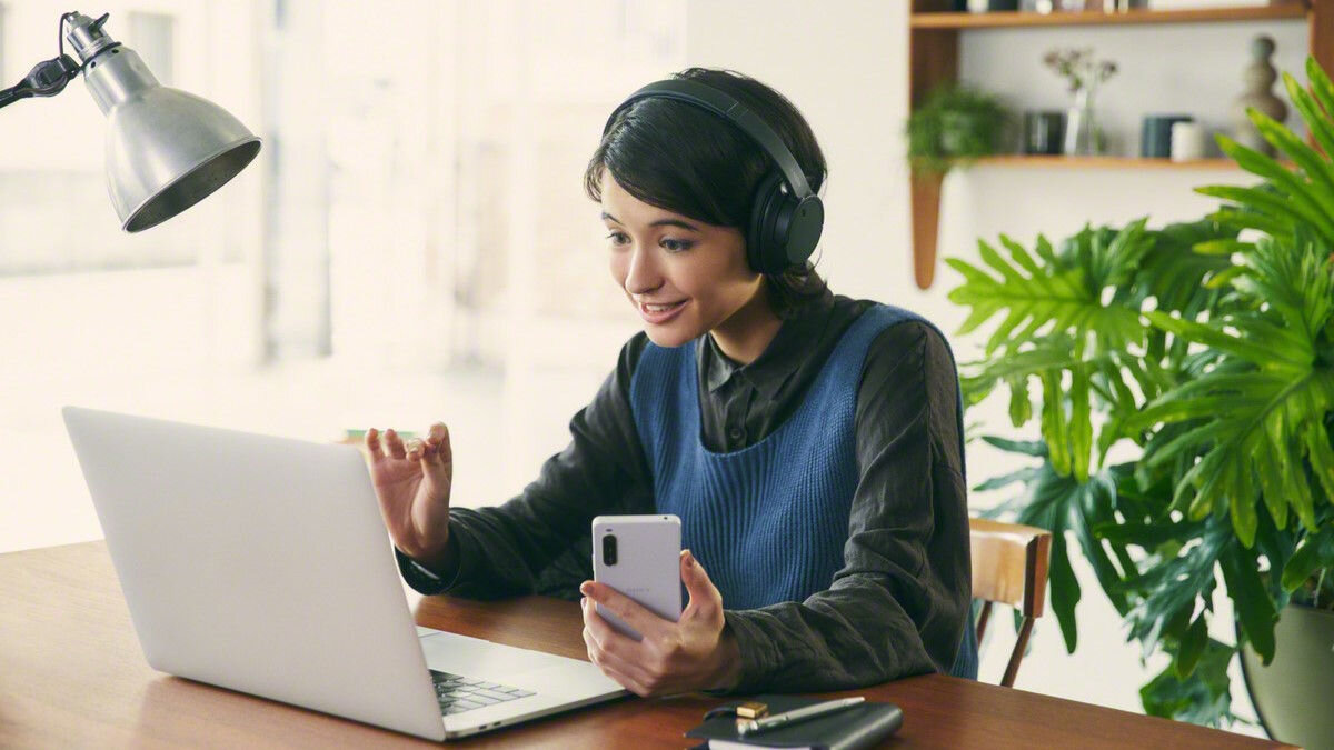 Słuchawki nauszne SONY WH-CH720 ANC Różowy granatowa wersja słuchawek Precise Voice Pickup funkcja Multipoint Connection 2 urządzenie bluetooth