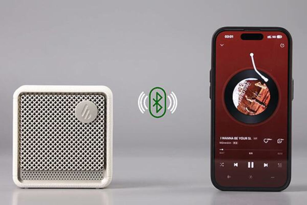 Głośnik mobilny EDIFIER ES20 Bluetooth 5.4 multipoint stereo, głośnik i smartfon na szarym tle