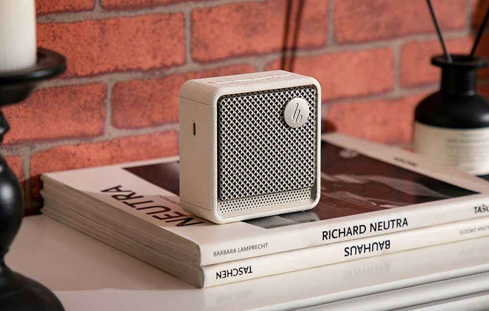 Głośnik mobilny EDIFIER ES20 aplikacja ConneX personalizacja dźwięku, głośnik stojący na książkach