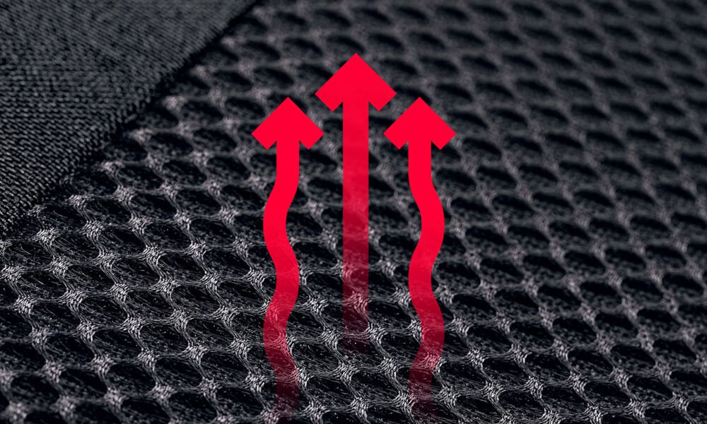 Fotel DIABLO CHAIRS X-Player 2.0 (S) Biało-czarny zbliżenie na materiał fotela czerwone strzałki pokazujące cyrkulację powietrza wytrzymałe materiały EcoFiber Honeycomb HDS Nylon LV3 cyrkulacja powietrza trwałość
