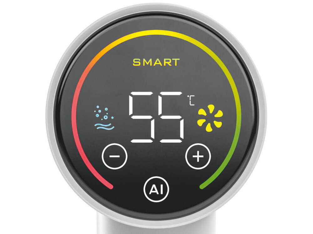 Wyświetlacz z napisem \'SMART\' pokazuje temperaturę 55°C oraz symbole regulacji i funkcji AI. Widoczne są ikony wody i wentylatora oraz przyciski plus i minus.