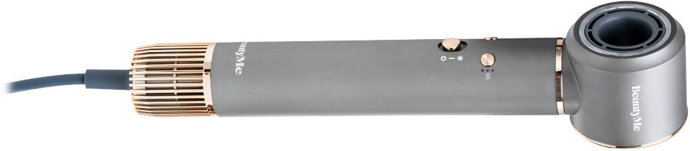 Suszarko-lokówka BEAUTYME AS950 Urządzenie z zamontowaną mniejszą szczotką do stylizacji krótszych pasm i grzywki. Fioletowa obudowa suszarko-lokówki z estetycznymi złotymi detalami przy wylocie powietrza.