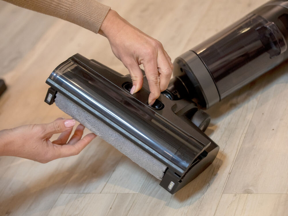 Odkurzacz HISENSE HFC433170A sterowanie dotykowe zmiana trybów przełączniki na uchwycie