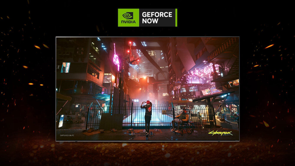 Obraz przedstawia scenę z gry wideo z neonowymi światłami i postaciami w futurystycznym mieście. Na górze widoczne jest logo \'NVIDIA GEFORCE NOW\'.