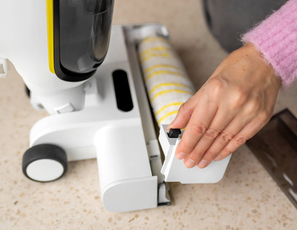 Mop elektryczny KARCHER FCV 4 EU 1.056-131.0 Samoczyszczący system i czyste przechowywanie Funkcja samooczyszczani prędkość czasa Zmywalne rolki mycie temperatura wygodne i higieniczne rozwiązanie