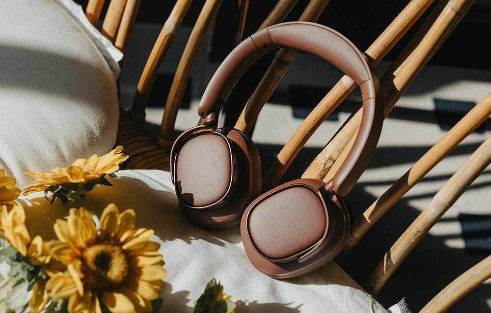 EDIFIER ES850NB ANC słuchawki bezprzewodowe czas pracy 92 godziny szybkie ładowanie 11,5h po 15 minutach, słuchawki nauszne oparte o oparcie krzesła