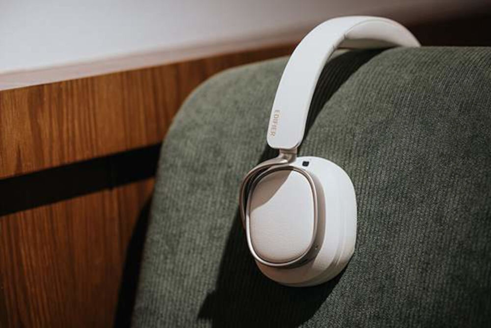 EDIFIER ES850NB ANC słuchawki składane czarne stalowy pałąk miękkie nauszniki pokrowiec ochronny, słuchawki nauszne załozone o oparcie krzesła