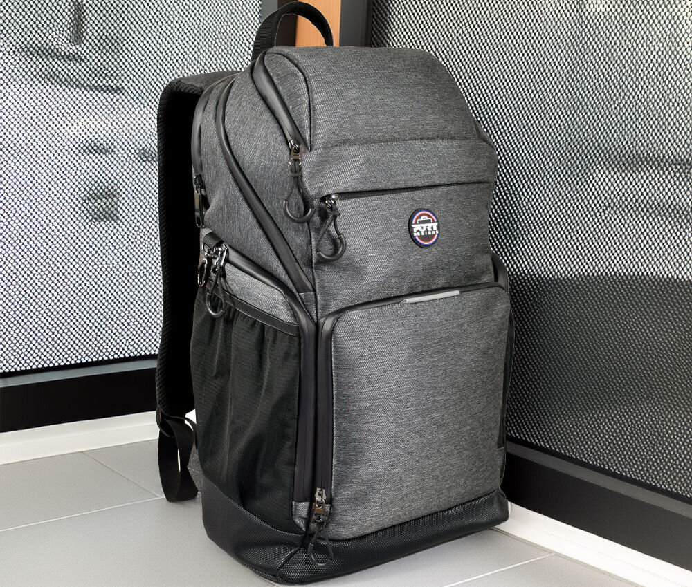 Plecak na laptopa PORT DESIGNS Pro Montreal 15.6-16 cali Czarny plecak stojący na jasnej podłodze