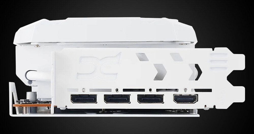 Karta graficzna POWERCOLOR Radeon RX 9070 XT Red Devil Spectral White 16GB Widok na panel wyjść wideo karty graficznej, pokazujący trzy porty DisplayPort i jeden port HDMI w białym mocowaniu, wyjścia, porty
