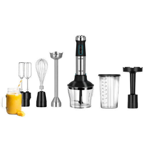 Blender ręczny MBL-42M i akcesoria. Obok szklanka z sokiem pomarańczowym.