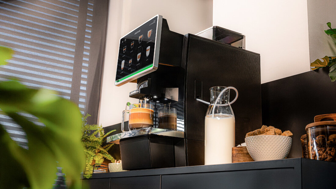 Ekspres CECOTEC Cremmaet Coffice Funkcje dla różnorodności Funkcja natychmiastowej gorącej wody ułatwienie herbaty napary Złącze do świeżego mleka napoje mleczne z aksamitną pianką możliwości