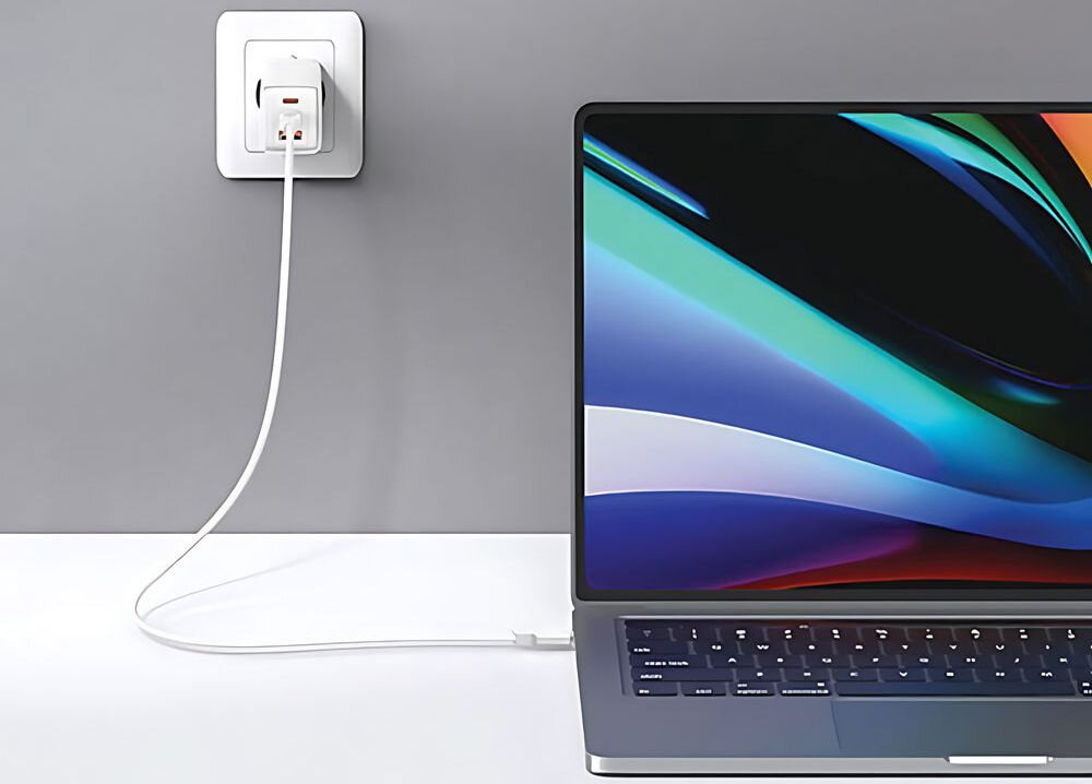 Ładowarka sieciowa USAMS US-CC180 65W Gan Fast Charging Biały
            ładowarka podłączona do laptopa
           przenoszenie poręczna tworzywo PC trwałość uniwersalne napięcie wejściowe 100-240V