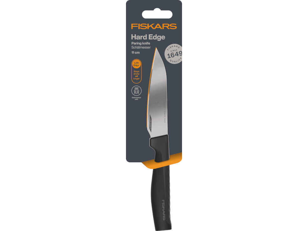 Nóż FISKARS Hard Edge 1051762 białe tło nóż z czarną rączką zapakowany w kartonik  Ostrze z wysokiej jakości japońskiej stali nierdzewnej precyzja efektywność trwałość dynamiczne cięcie z dużą siłą subtelna precyzja w codziennym gotowaniu przy wymagających technikach kulinarnych