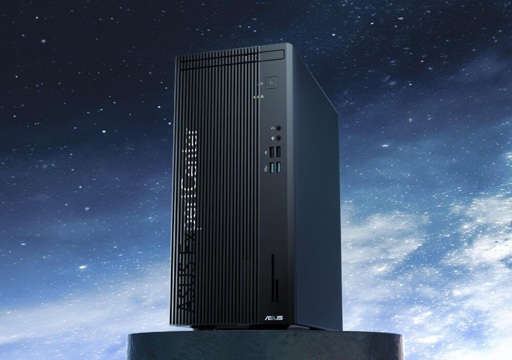 Komputer ASUS ExpertCenter D501MER-514500152X Komputer stacjonarny z pionowymi szczelinami wentylacyjnymi ustawiony na podwyższeniu na tle nocnego nieba z gwiazdami, opis