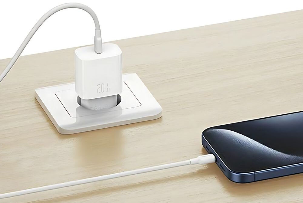 Ładowarka sieciowa USAMS T65 CC226TC01 20W Biały
ładowarka podpięta kablem pod telefon
inteligentne ładowanie dbanie o kondycje baterii monitorowanie procesu zasilania minimalizuje ryzyko uszkodzenia ogniw